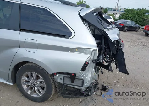 2022 Toyota Sienna Xle z USA, uszkodzony, nr VIN 5TDJSKFC4NS048133